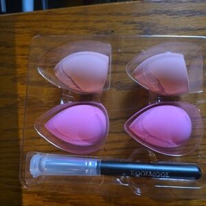 Pink Makeup Brushes and Tools Set